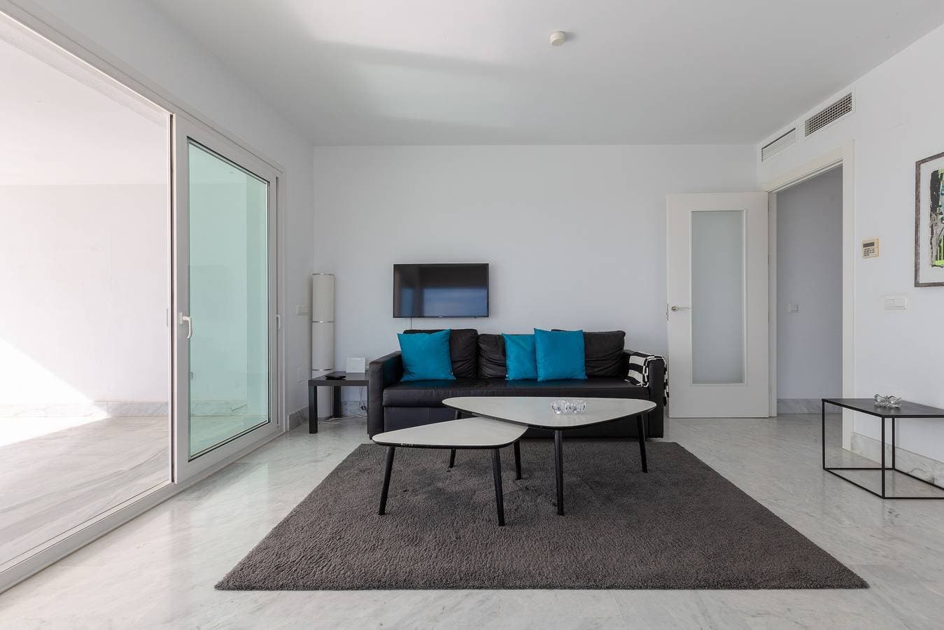 Foto 5 von 25: Schöne Ferienwohnung mit Sonnenterrasse, Pool und Meerblick