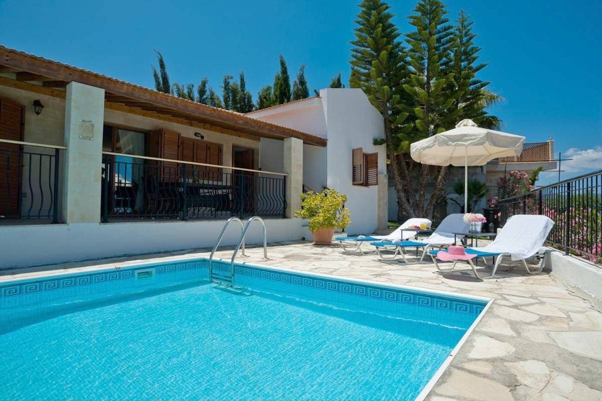 Foto 4 von 67: Three-Bedroom Villa with Private Pool