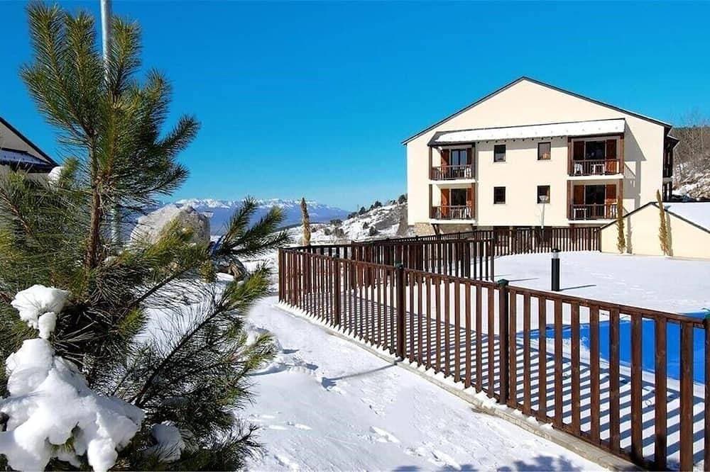 Foto 8 von 11: Pleasant Font-Romeu Studio, warm and bright with mountain views