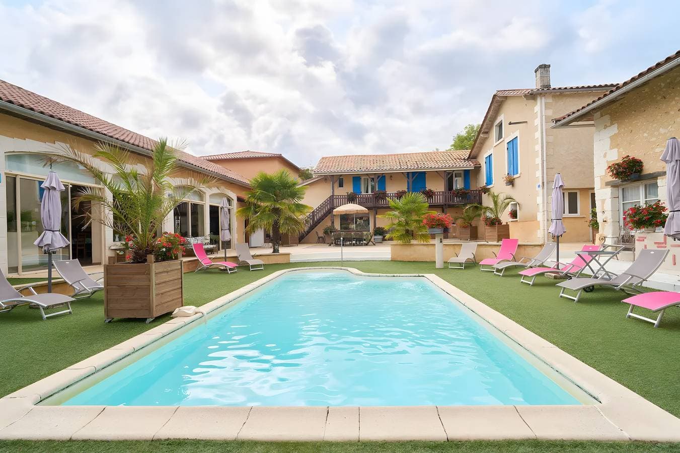 Foto 4 von 32: Périgord Elegant – Gästezimmer 'Le Pré Fleuri' mit Pool im Herzen des Ribéracois