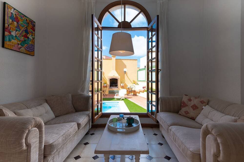 Foto 8 von 30: The Yellow House - Solarium - Climatized Pool