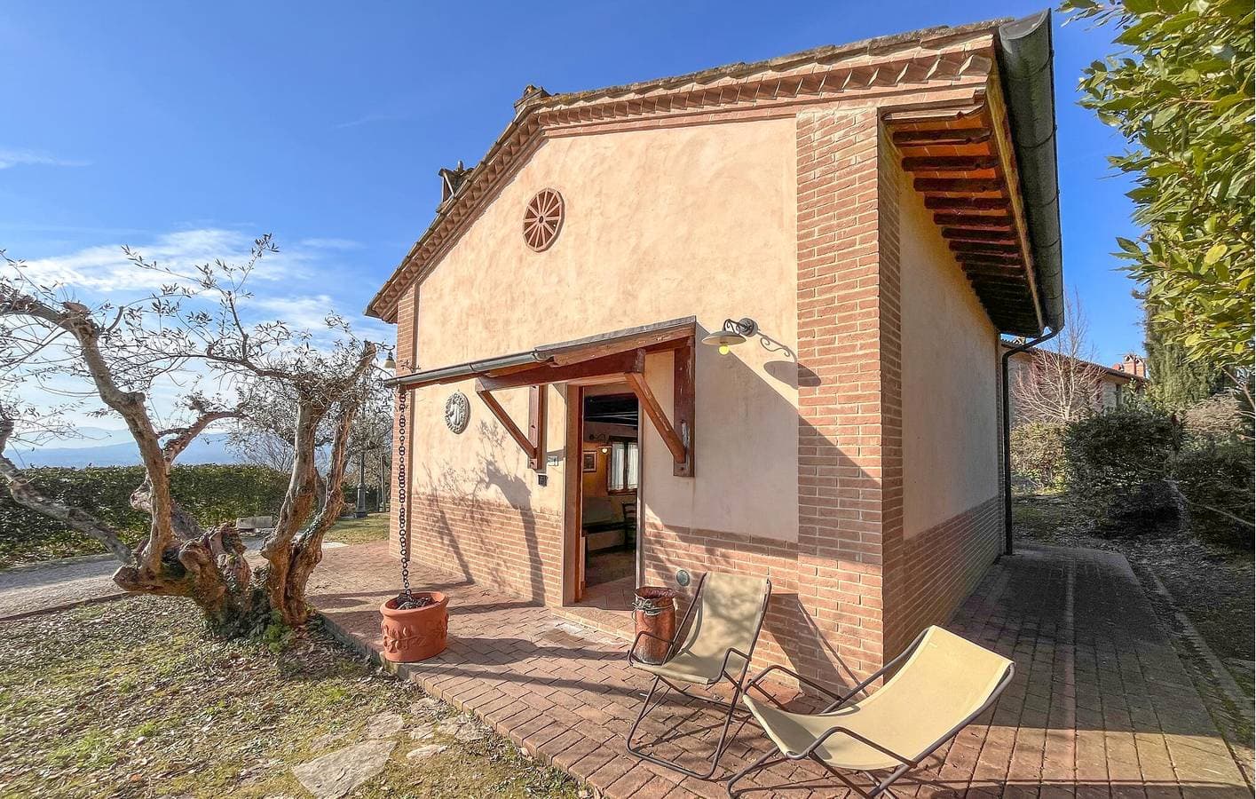 Paradies mit Seeblick - Geräumiges Apartment mit Pool und Parkplatz 1