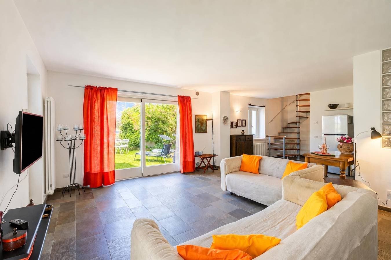 Foto 9 von 36: Villa für 5 Personen mit Seeblick