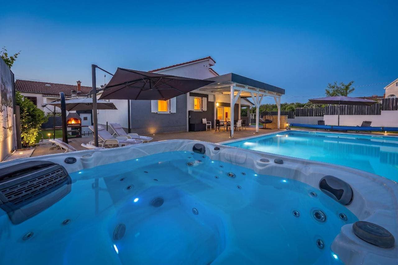 Foto 5 von 5: Villa with Private Pool