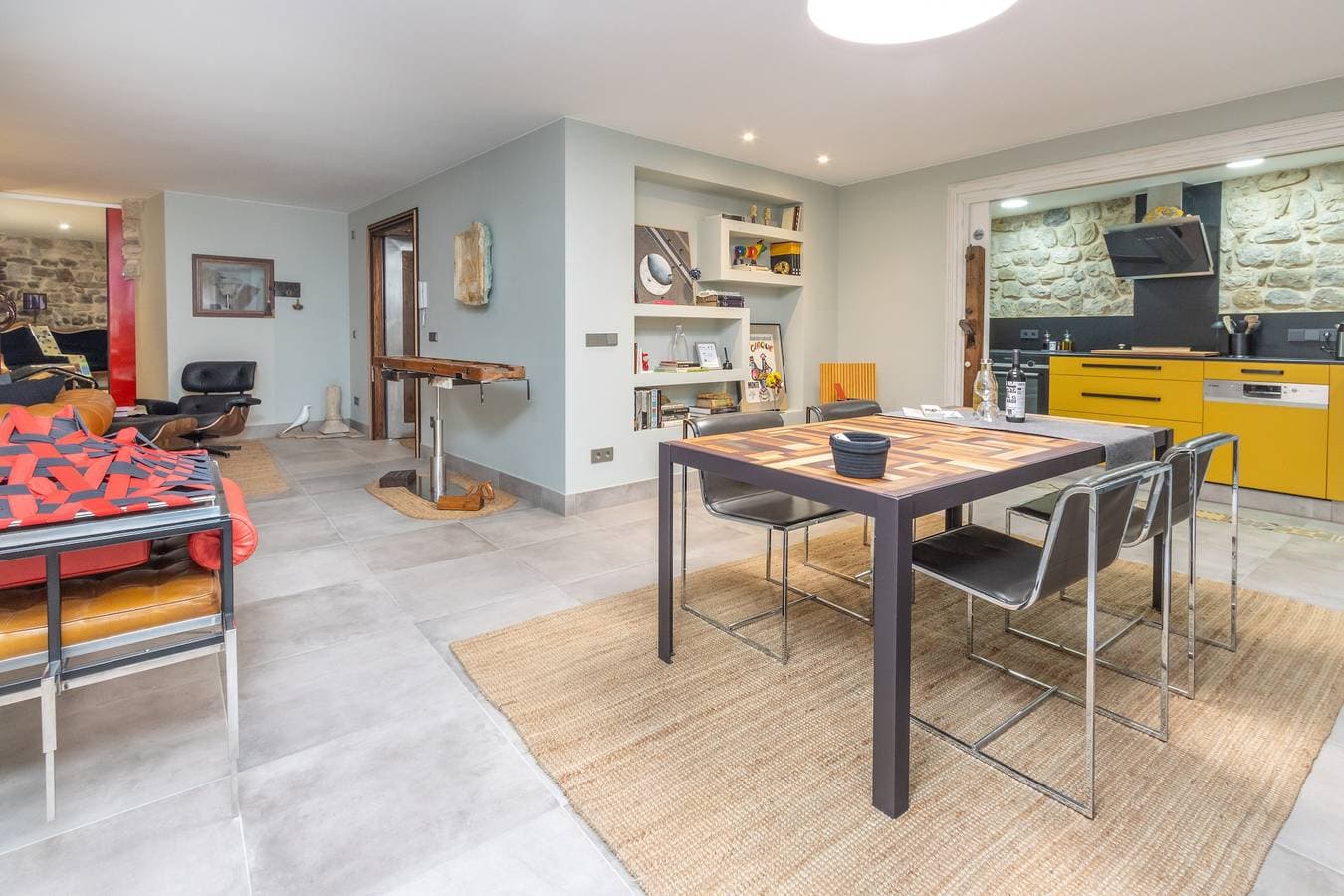 Foto 4 von 24: Kel Domènech – Luxusapartment für Kunstliebhaber im historischen Besalú