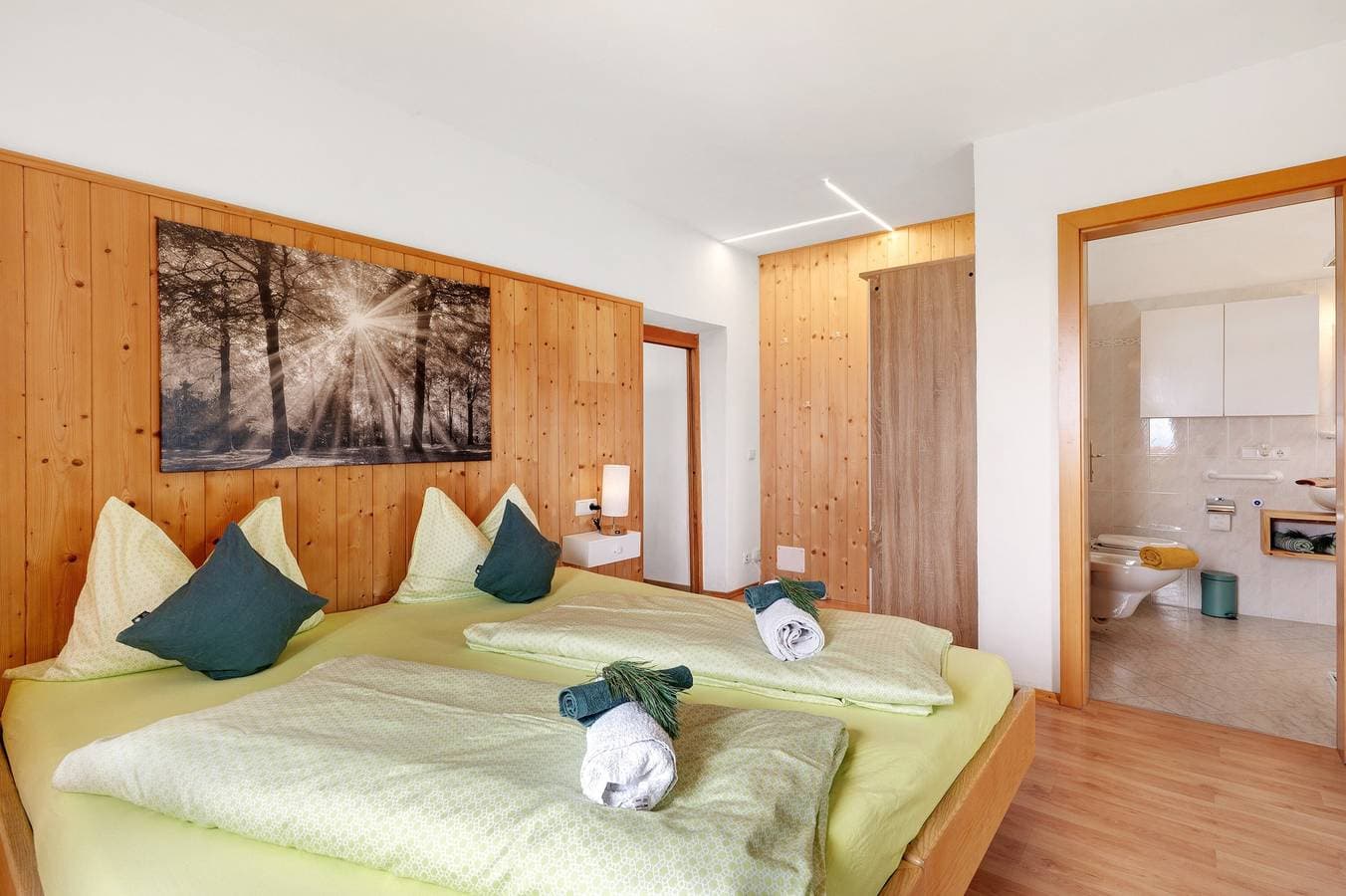 Foto 6 von 37: Ferienwohnung 'Huanzhof Ferienwohnung Lerch' mit Bergblick, privater Terrasse und WLAN