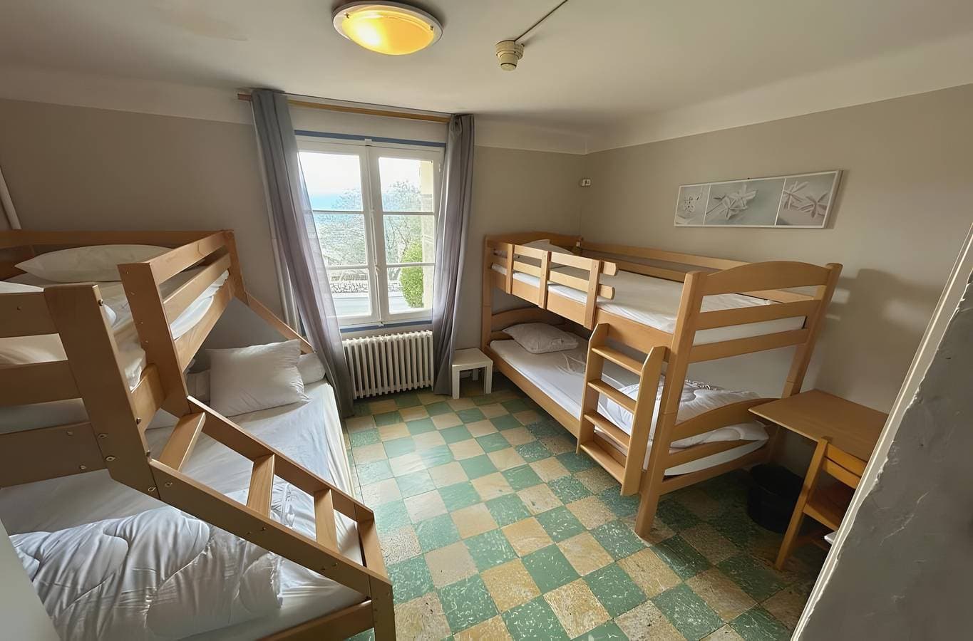 Foto 4 von 18: Ferienhaus 'Chambre Pour 3 Au RDChaussée' mit Bergblick, Gemeinschaftsterrasse & WLAN