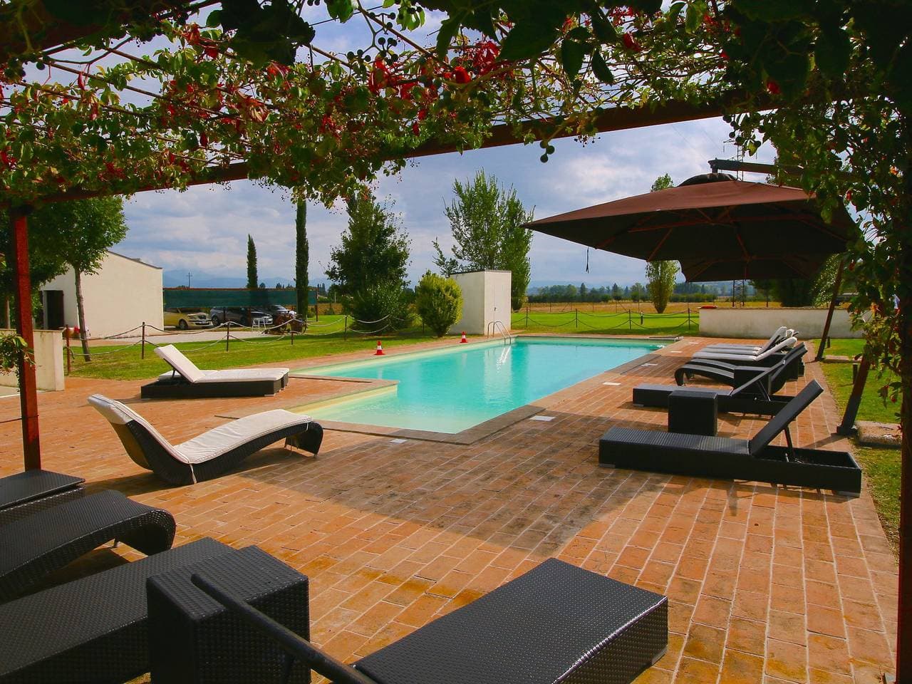 Modernes Ferienhaus in Foligno - Loc. mit Schwimmbad 1