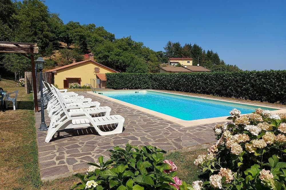 Tuscan villa with private pool and garden overlooking Mount Amiata 1