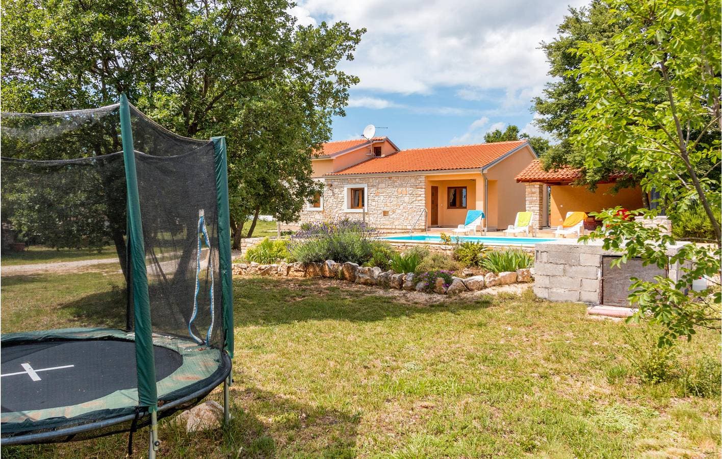 Gemütliche 1-Zimmer-Wohnung mit Pool und Terrasse, in der Nähe von Restaurants und dem Stadtzentrum 1