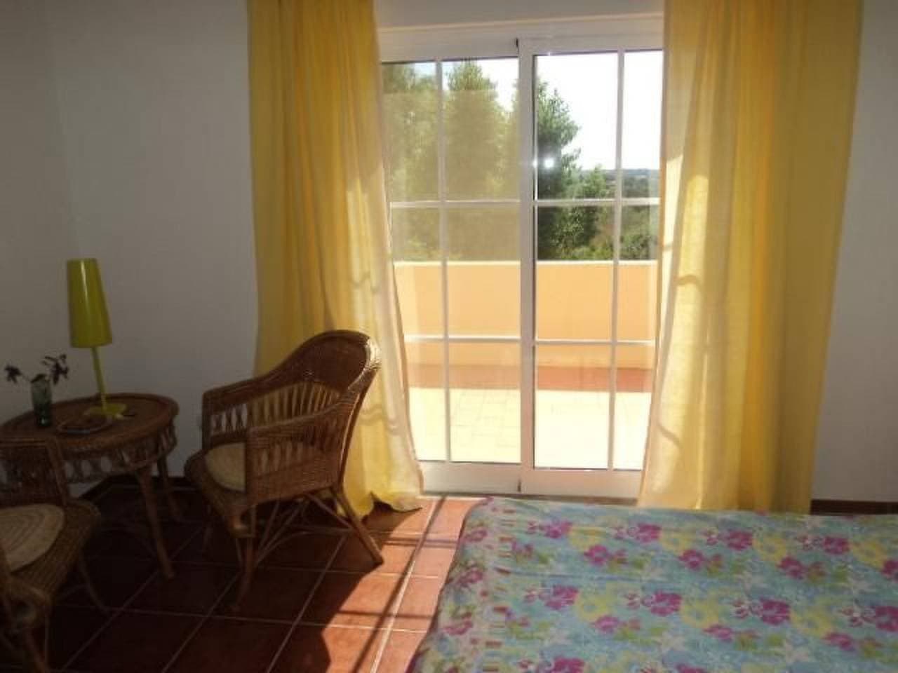 Foto 8 von 26: Mit Balkon, Terrasse und Außenpool