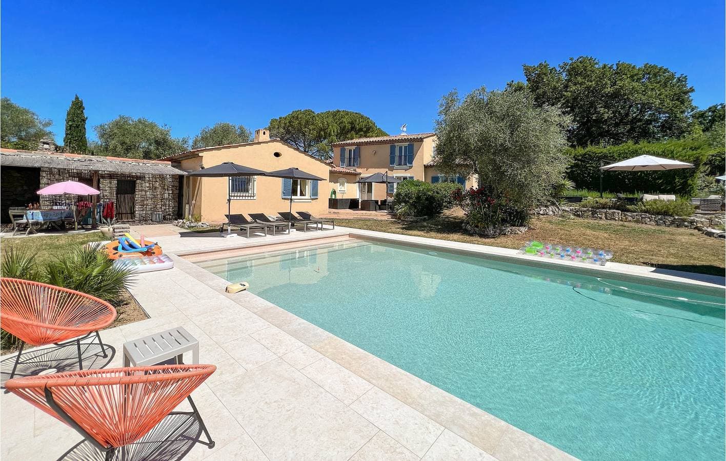 Stilvolle 180qm Wohnung mit Pool und Stadtblick, Saint-Cézaire-sur-Siagne 1