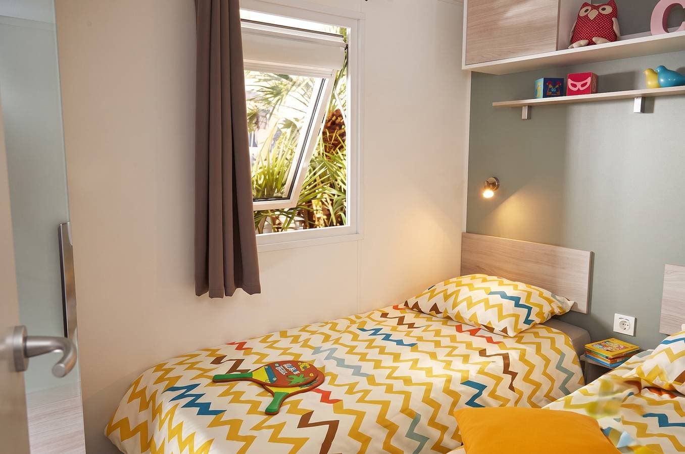Foto 5 von 12: Komfortabler Bungalow in Nans-les-Pins mit Gemeinschaftspool
