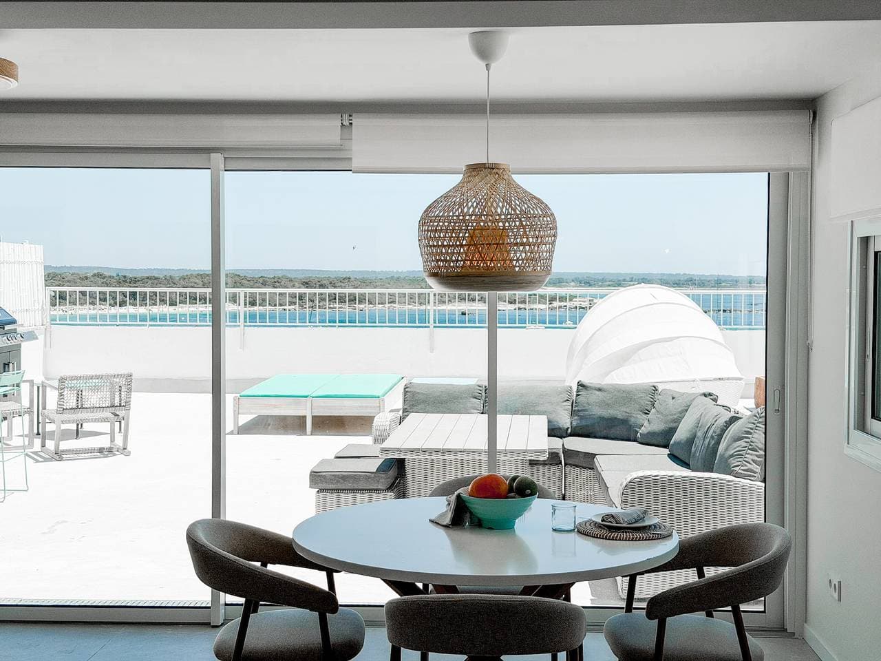 Foto 2 von 27: Beachfront Penthouse – Panoramaterrasse, mediterraner Stil, Privatsphäre