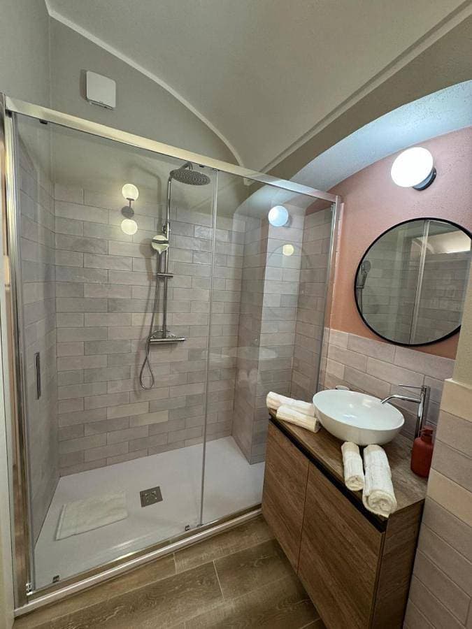 Foto 2 von 8: Double Room with Private Bathroom