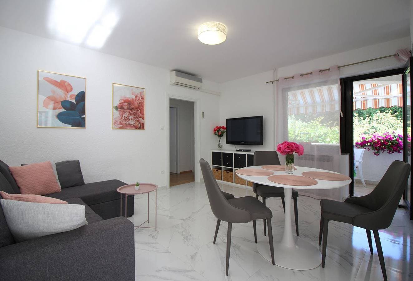 Foto 4 von 18: Komfortables Apartment mit privater Terrasse, Spielplatz, Grill, Liegen, Waschmaschine