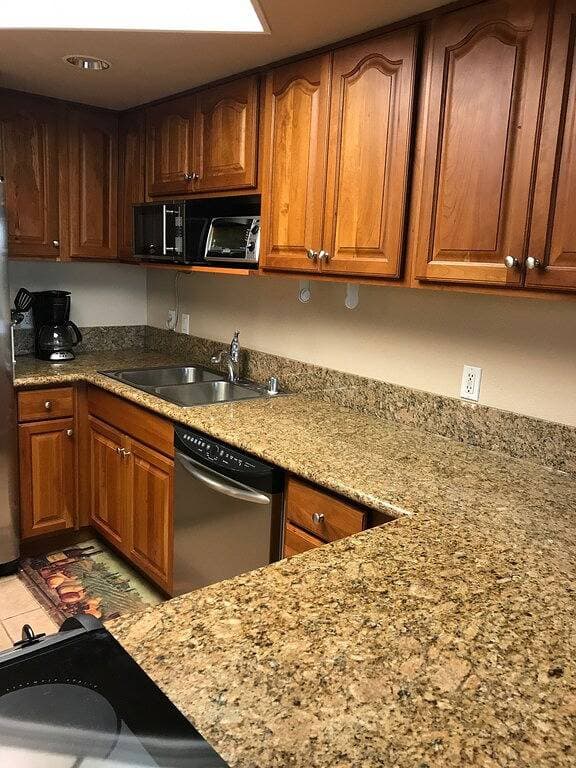 Foto 10 von 29: Wunderschön aktualisierte Queens Bay Condo mit außergewöhnlicher Aussicht