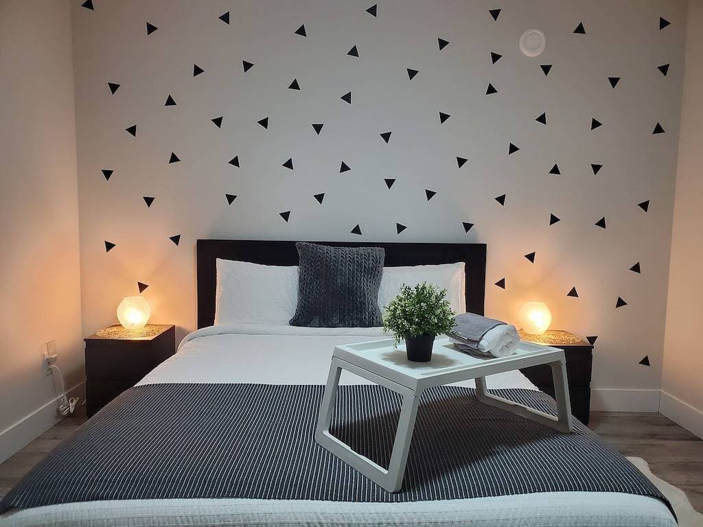Lux Modern 2bd Radiant Suite+Free Parking 1