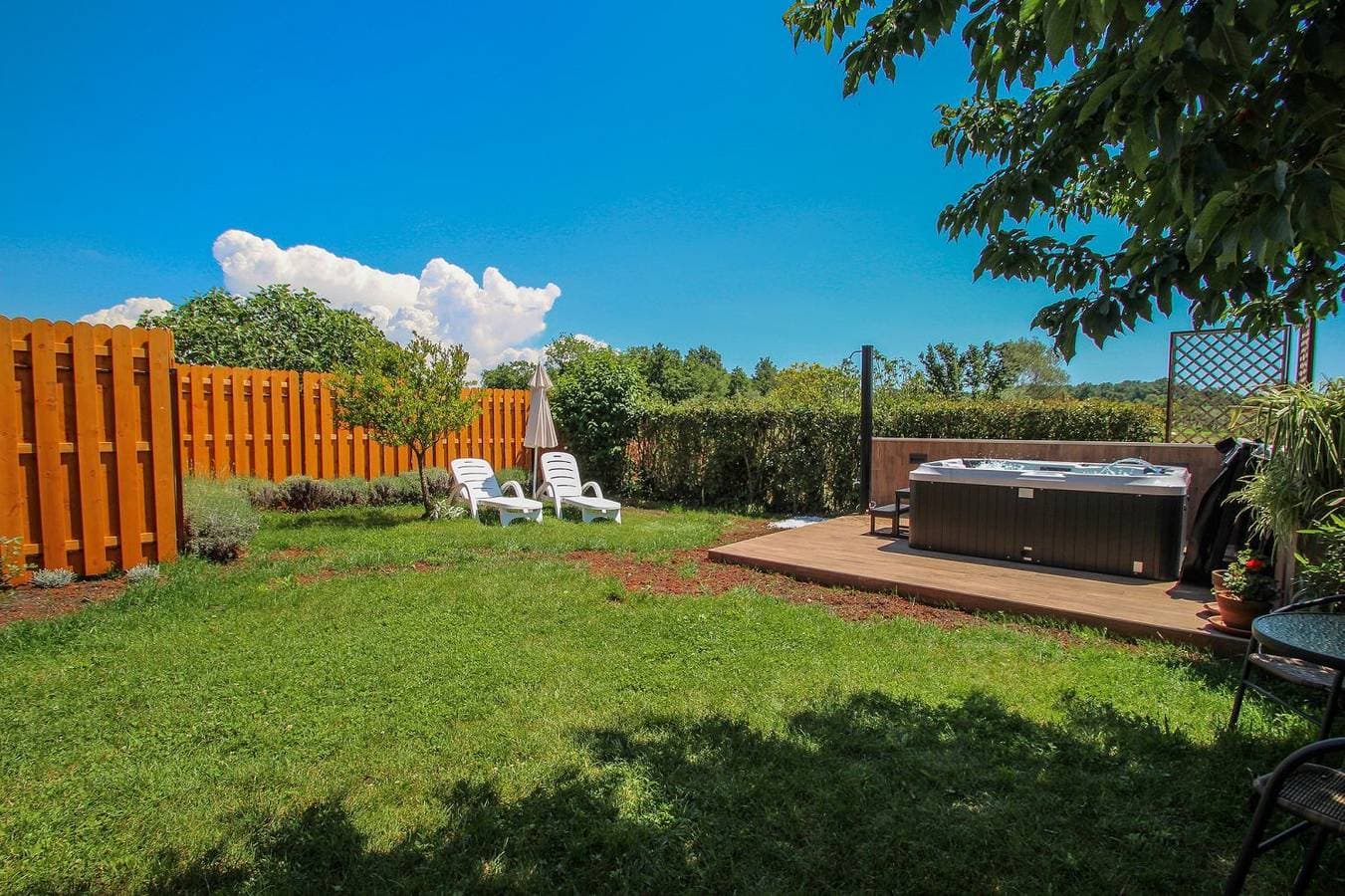 Foto 3 von 37: Cozy Ferienhaus mit Jacuzzi, Garten, Aussendusche, Grill