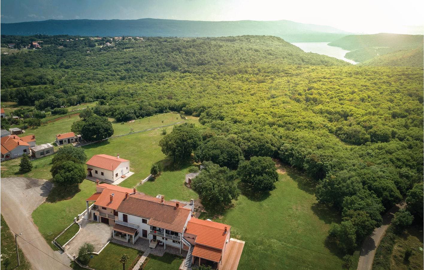 Foto 4 von 47: Modernes Apartment mit 2 Schlafzimmern, Pool, in der Nähe der Küste und des Stadtzentrums
