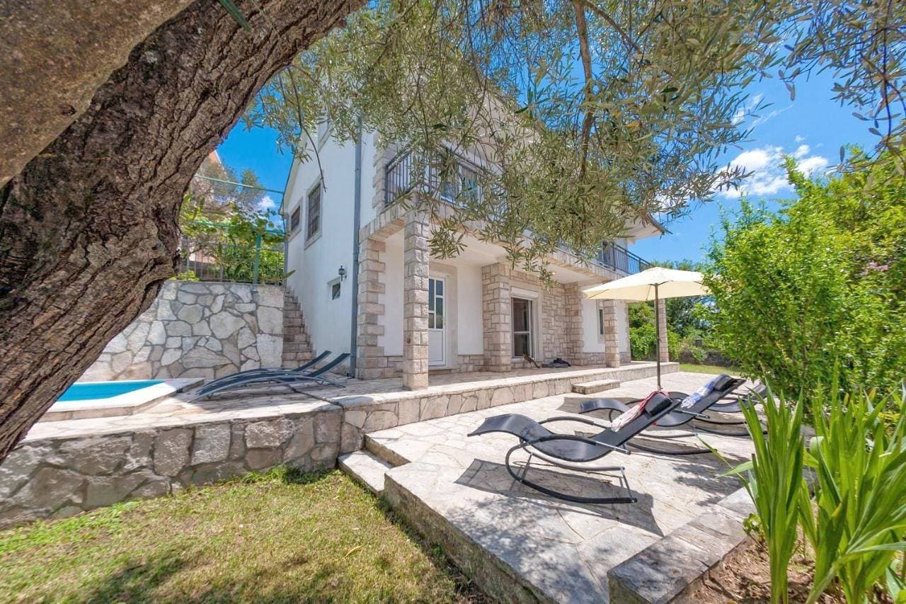 Foto 4 von 5: Villa with Private Pool