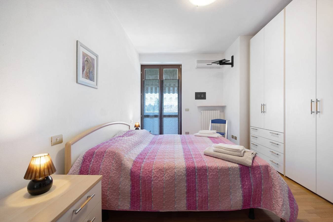 Foto 10 von 21: Ferienwohnung "Residenz San Zeno S P House" mit Gemeinschaftspool, Terrasse und Klimaanlage