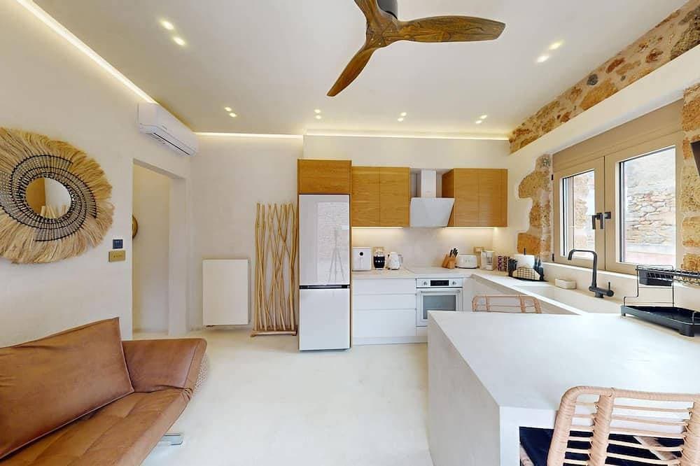 Pappous Suite, Suite 1