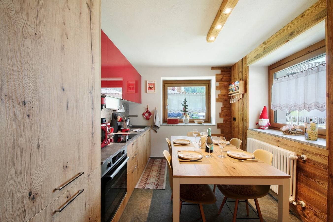 Foto 10 von 35: Ferienwohnung 'Le Rêve D'Emilie - Family House' mit Bergblick, Gemeinschaftsterrasse und WLAN
