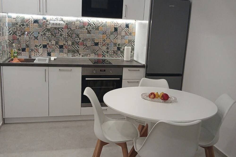 Foto 5 von 6: Cozy 2-bedroom apartment in quaint Sutomore with AC