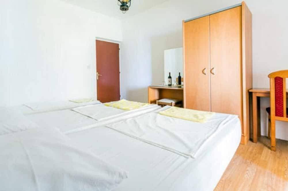 Foto 4 von 14: Apartments Klis - Studio-Apartment mit Terrasse - 2 (C)