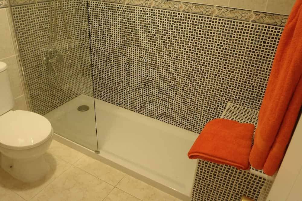 Foto 8 von 29: Geräumige, große Terrasse, sonnig, gratis WLAN, Meer, 250 m. vom Strand entfernt