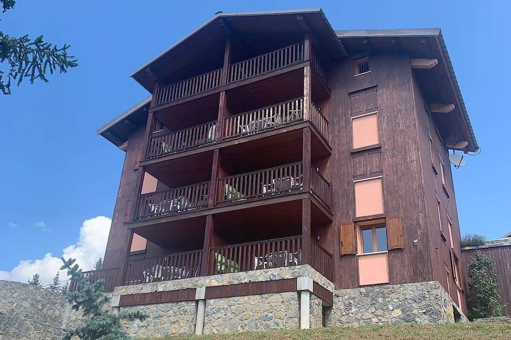 Apartment 2 p 6 sleeps comfort in chalet in Valberg. private parking 1