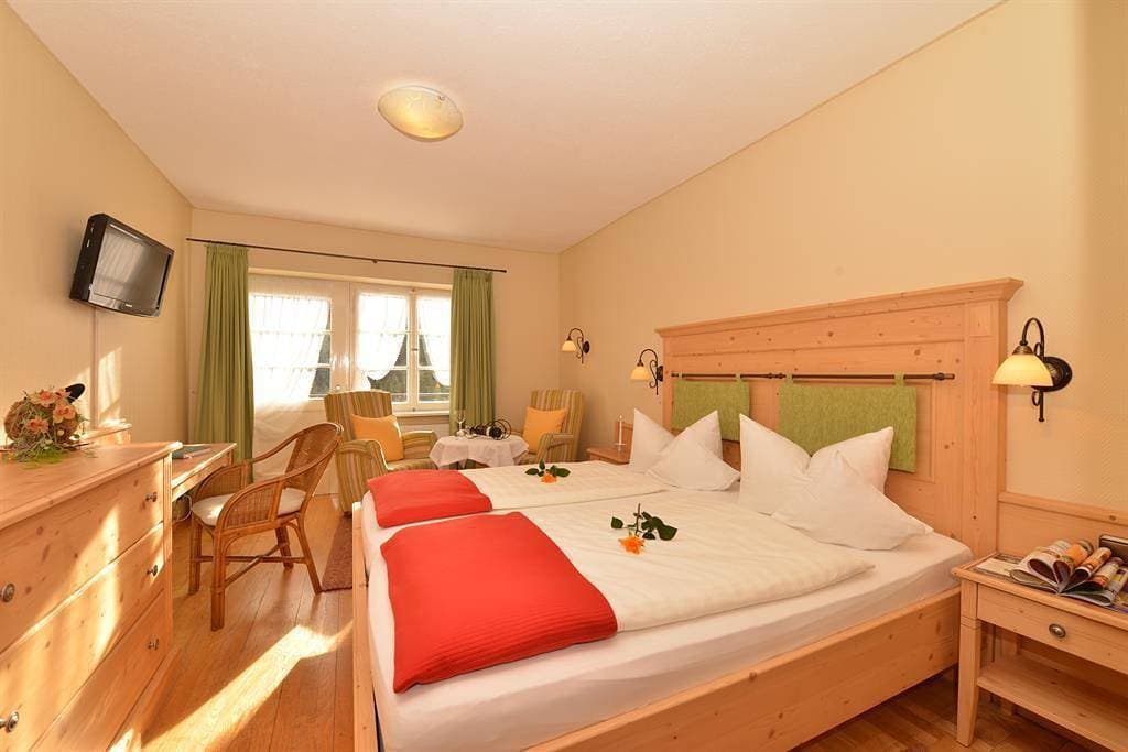Foto 4 von 75: Doppelzimmer mit Bad, Wc 45