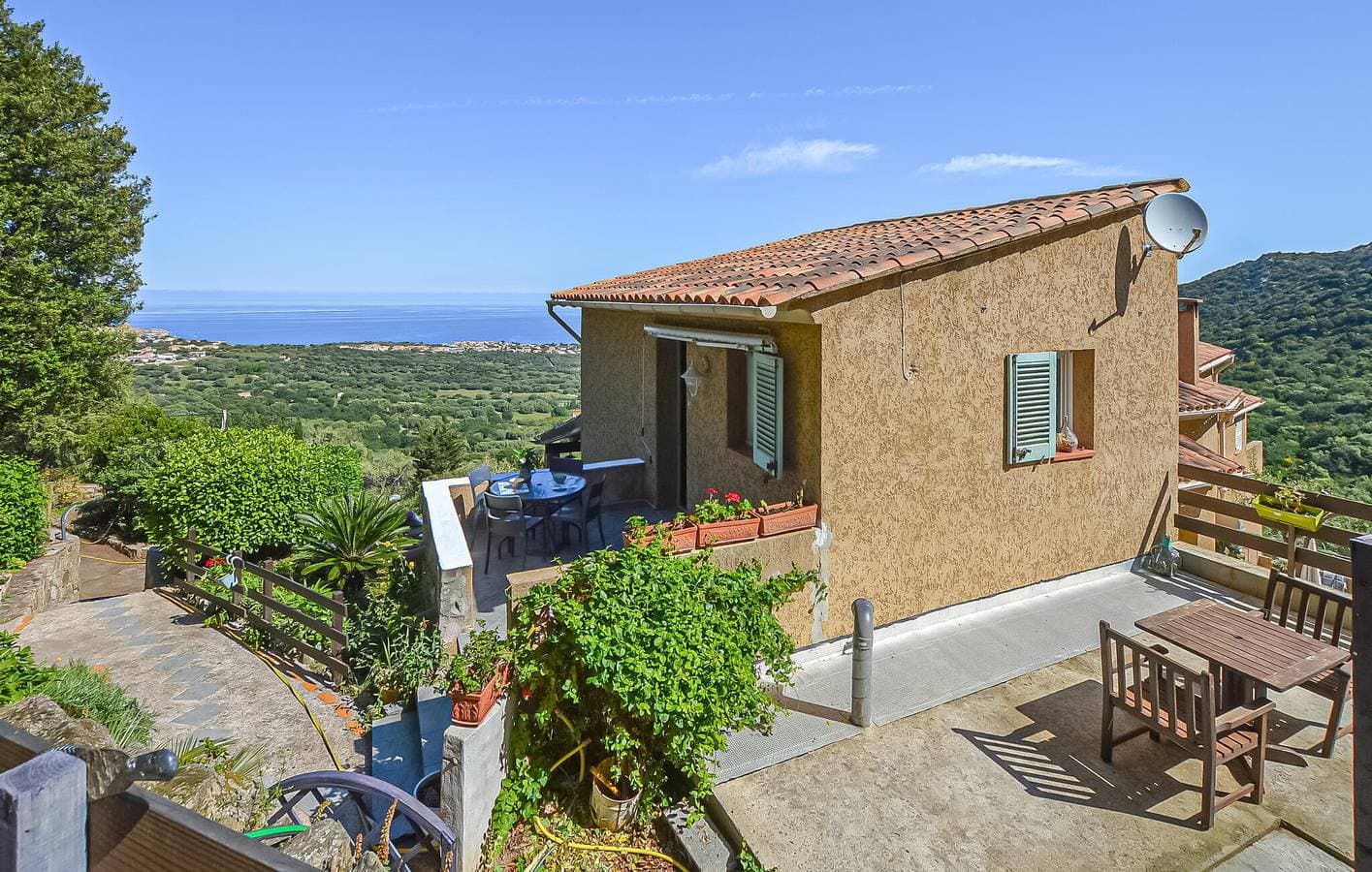 Apartment mit Meerblick, WLAN und Terrasse, 2,5 km von Plage Caruchettu entfernt 1