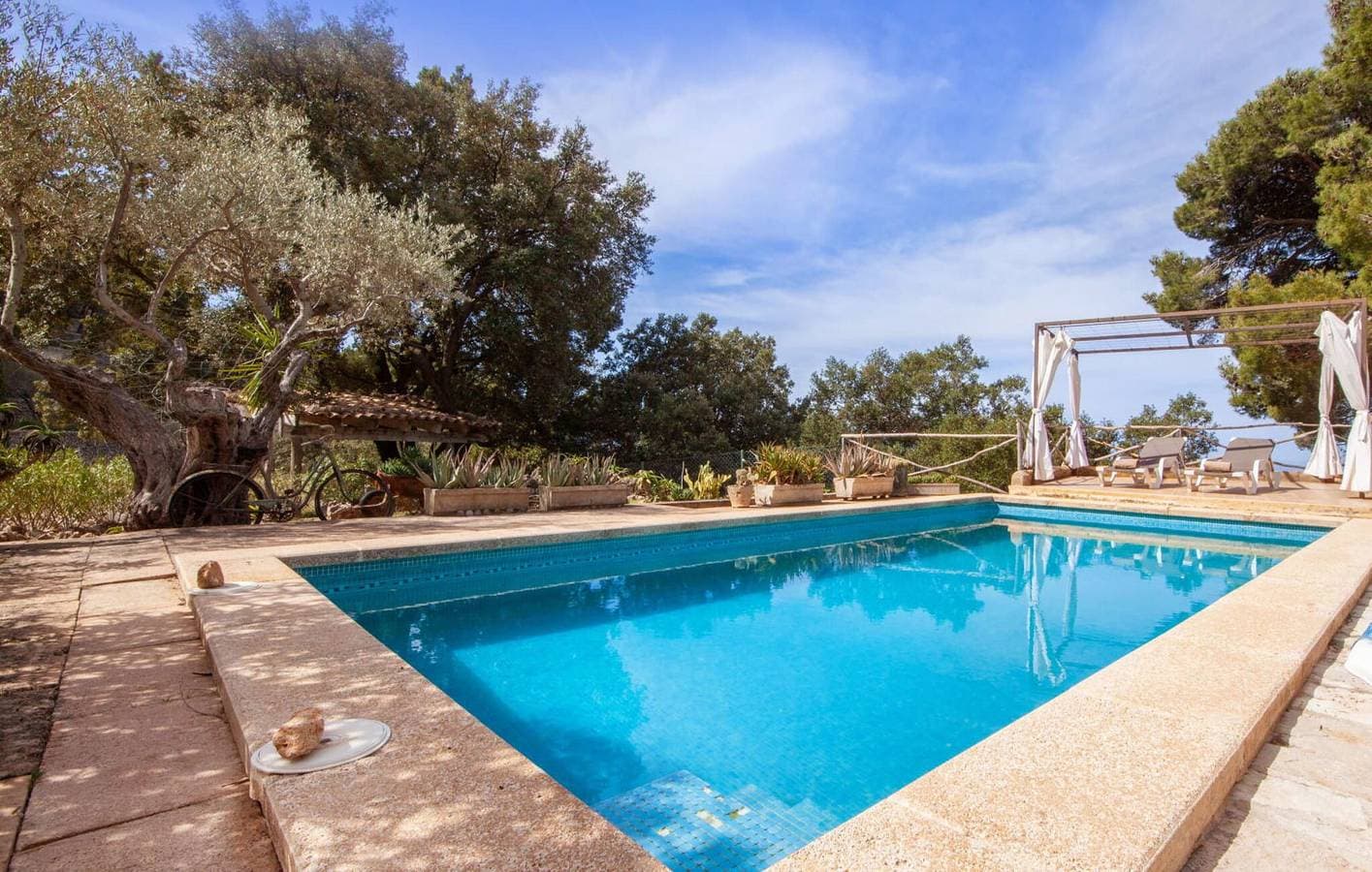 Foto 7 von 36: Rückzugsort mit Meerblick: Terrasse, Pool, Küche & Grill