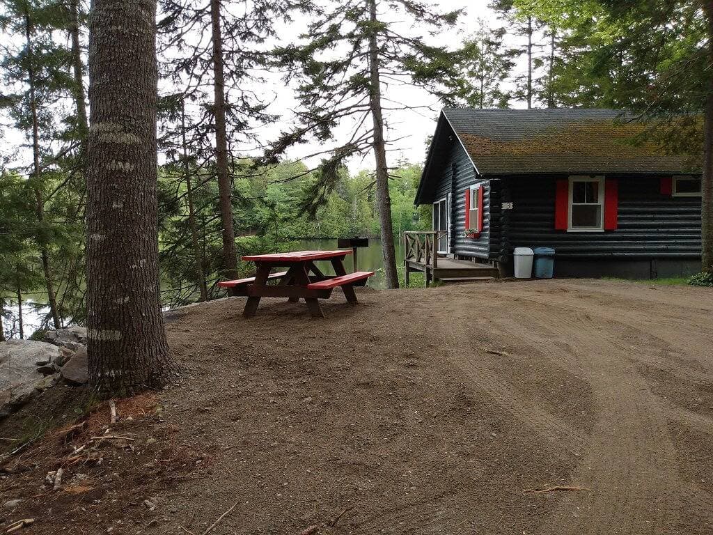 Foto 3 von 25: Haustierfreundlich Vollständig ausgerüstete Hütte mit Blick auf das Wasser in Downeast Maine, 4 Schlafplätze
