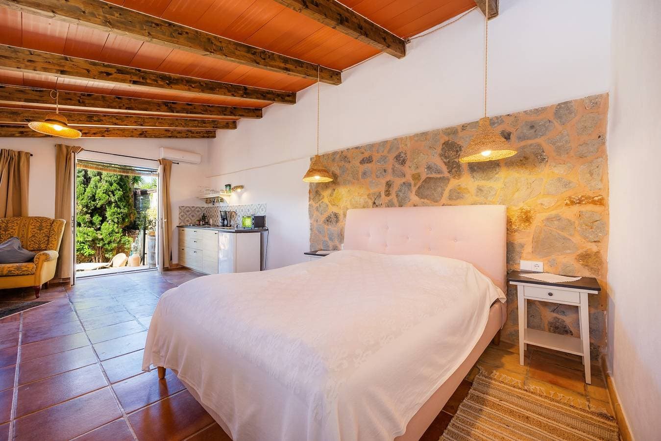 Foto 9 von 24: Ferienwohnung "Junior Suite Adults Only Mallorca" mit Bergblick, Gemeinschaftspool & Wi-Fi