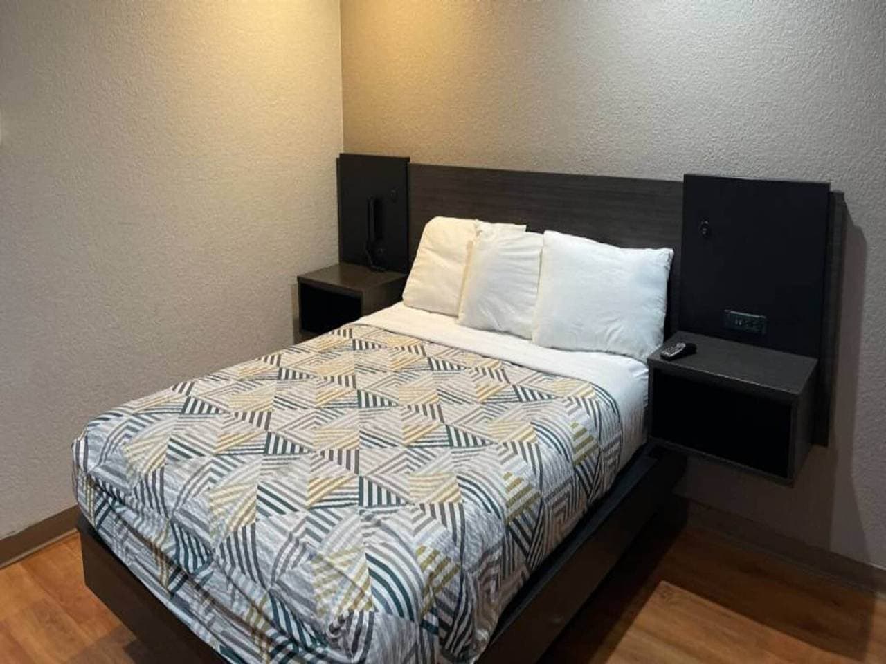 Foto 4 von 30: 1 Queensize-Bett | Kostenloses WLAN