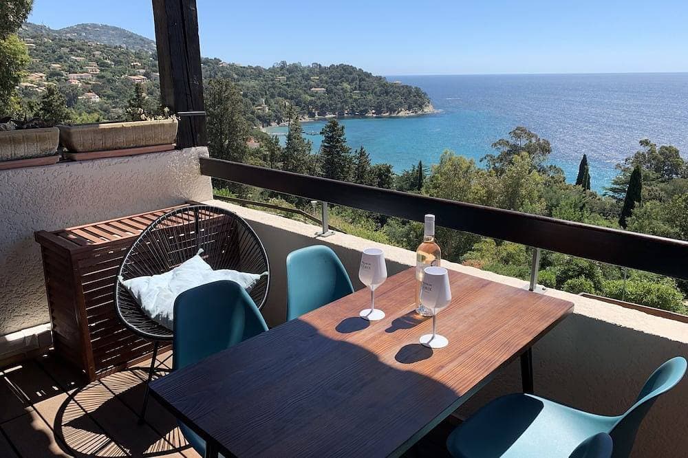 Möbliert 3 Sterne Golf St Tropez Rayol Canadel Mit Blick auf das Meer mit Pool 1