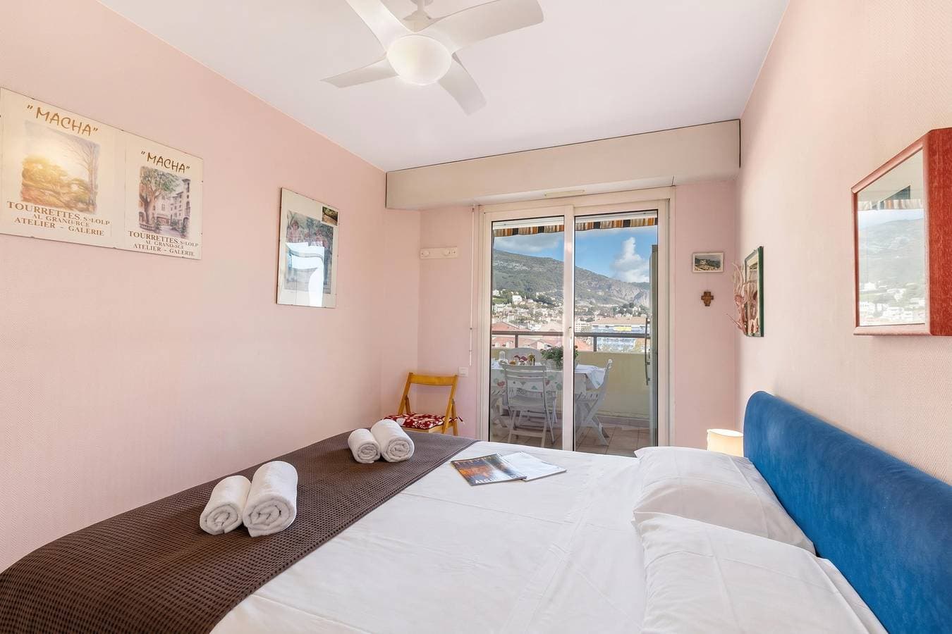 Foto 5 von 14: Open View In Center Menton
