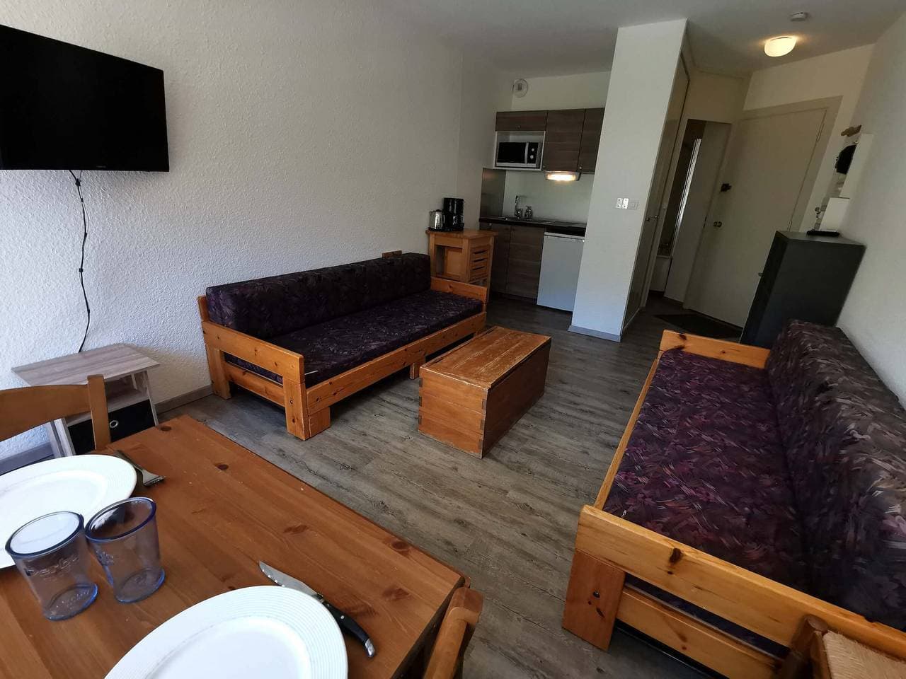 Foto 5 von 15: Gemütliches Studio an der Piste mit Balkon, TV und Skiraum