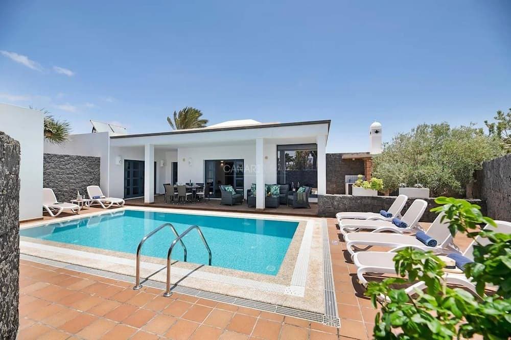 Traumhafte Villa mit privatem Pool nahe dem Meer 1