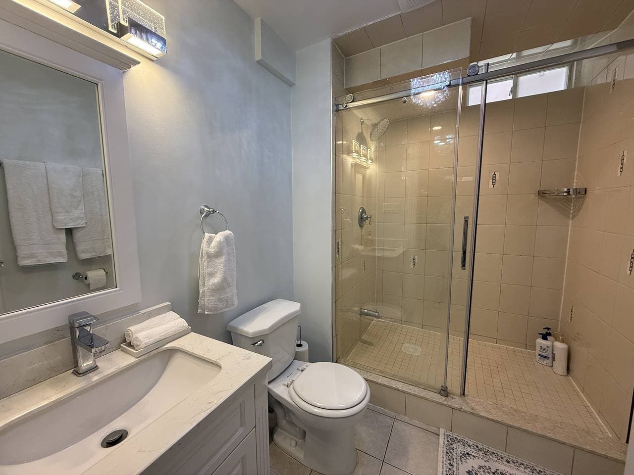 Foto 8 von 15: Ganze Privatsuite, separater Eingang, kostenloser Parkplatz