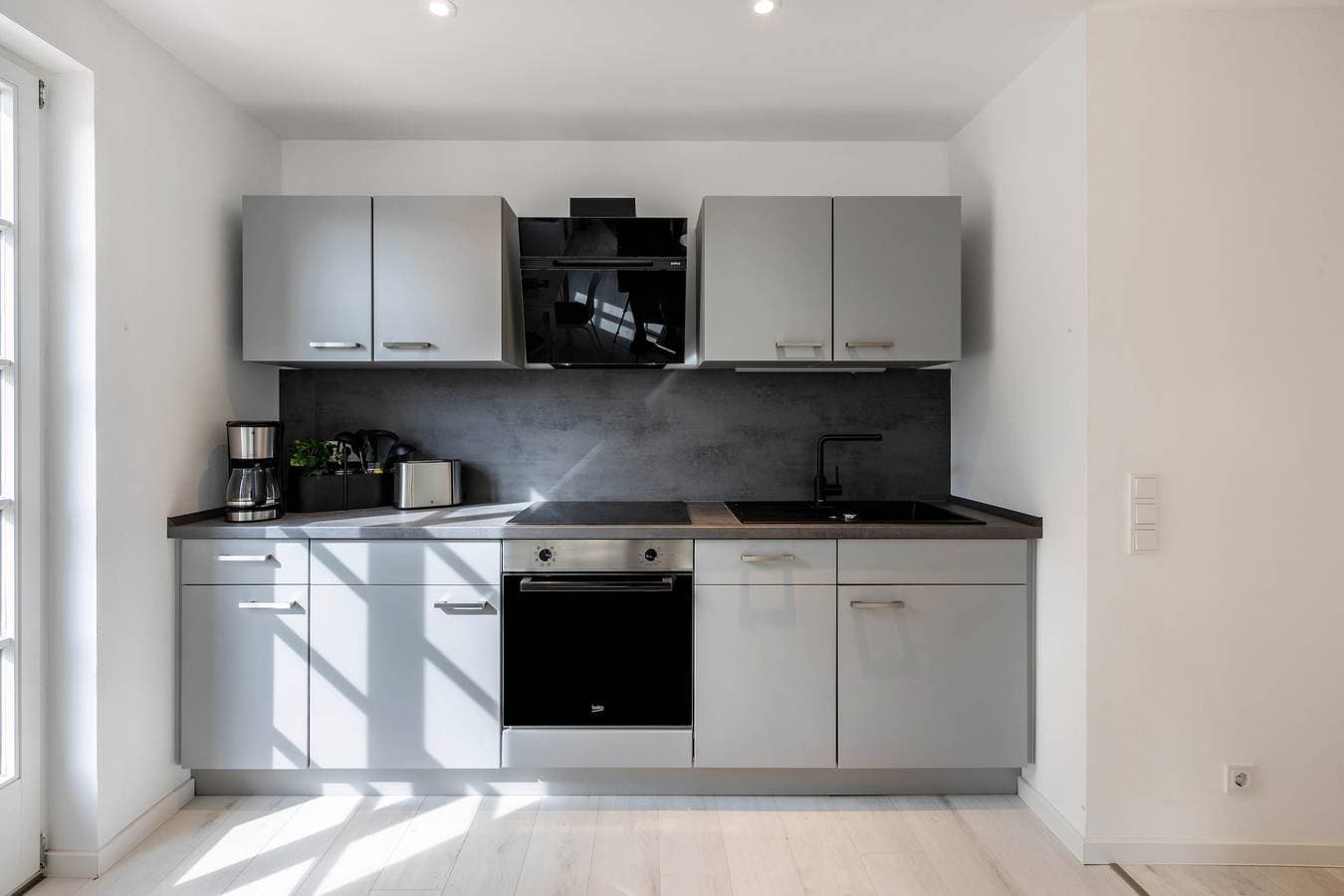 Foto 9 von 30: Ferienwohnung 'Saale Fewo Mit Burgblick' mit Seeblick, Gemeinschaftsgarten und Wi-Fi