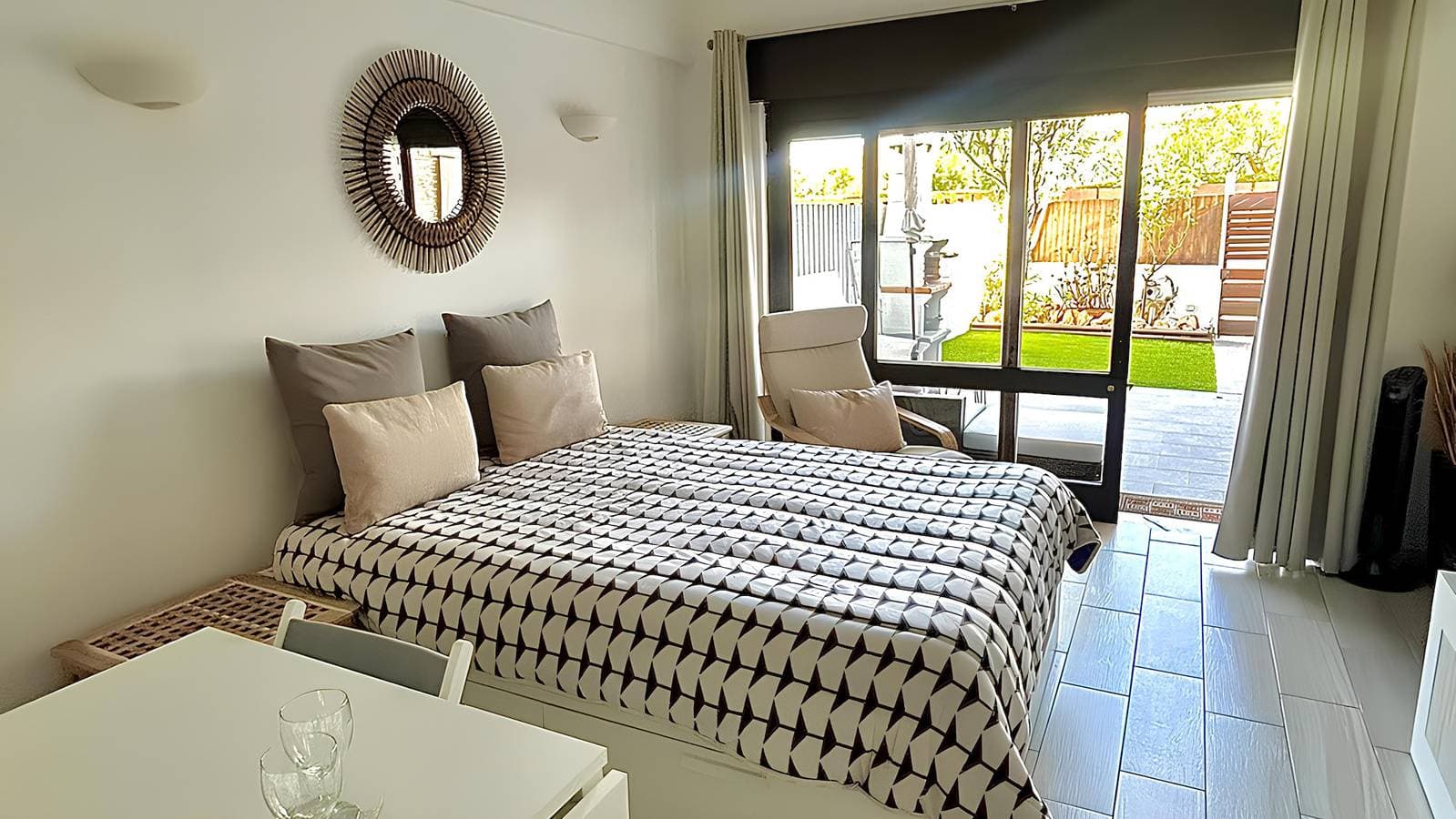 Foto 10 von 43: Magnific Studio with a cozy garden by Rentals in A