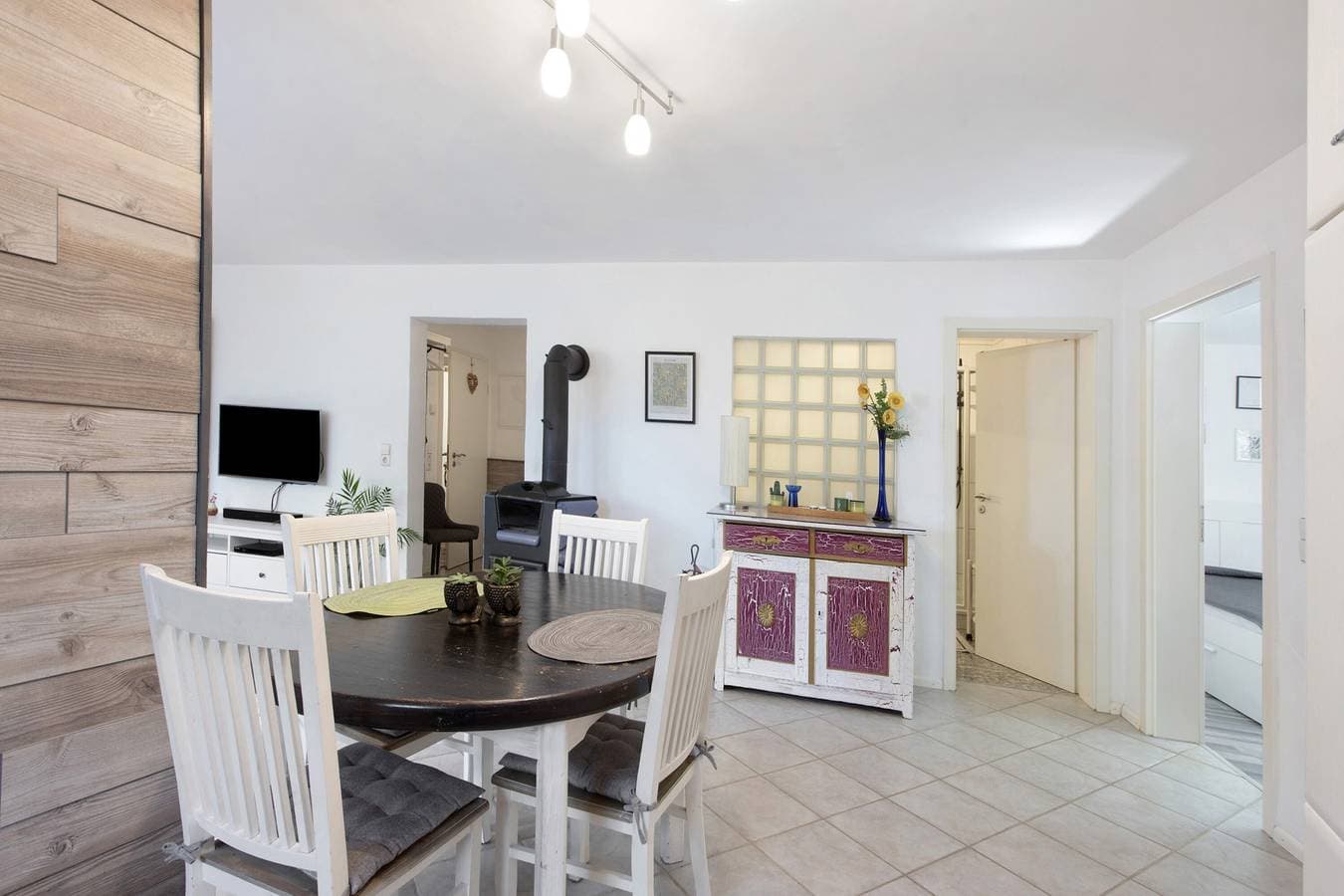 Foto 10 von 22: Business- & Freizeit-Apartment nahe Basel – WLAN, Parkplatz, E-Ladestation, Fitness, Terrasse, Grill