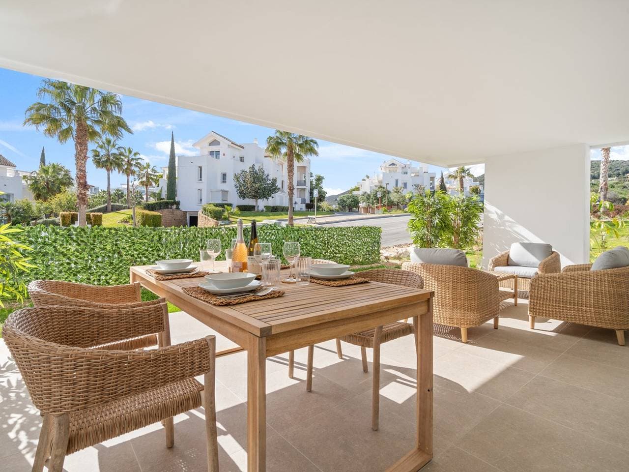 Foto 3 von 36: Modernes 1-Schlafzimmer-Apartment in der Nähe von Estepona mit exklusivem Lagunenzugang