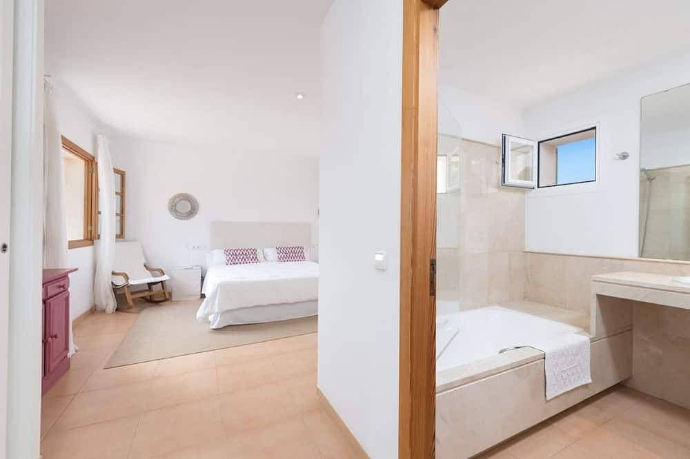 Foto 4 von 30: Große und modern mallorquinische Villa in Son Floriana