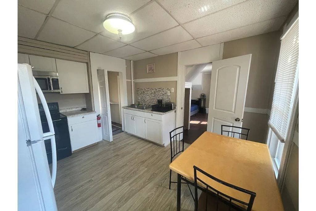 Foto 6 von 8: (F1) Convenient 3br Syracuse University apartment