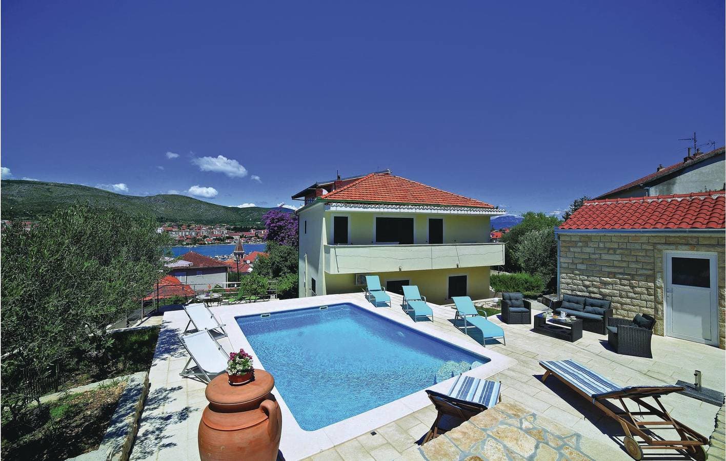 Foto 4 von 29: Gemütliche Ferienwohnung mit Meerblick, Pool, Terrasse und Küche – 2 km vom Strand entfernt